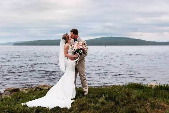 lakeside wedding venue in minnesota